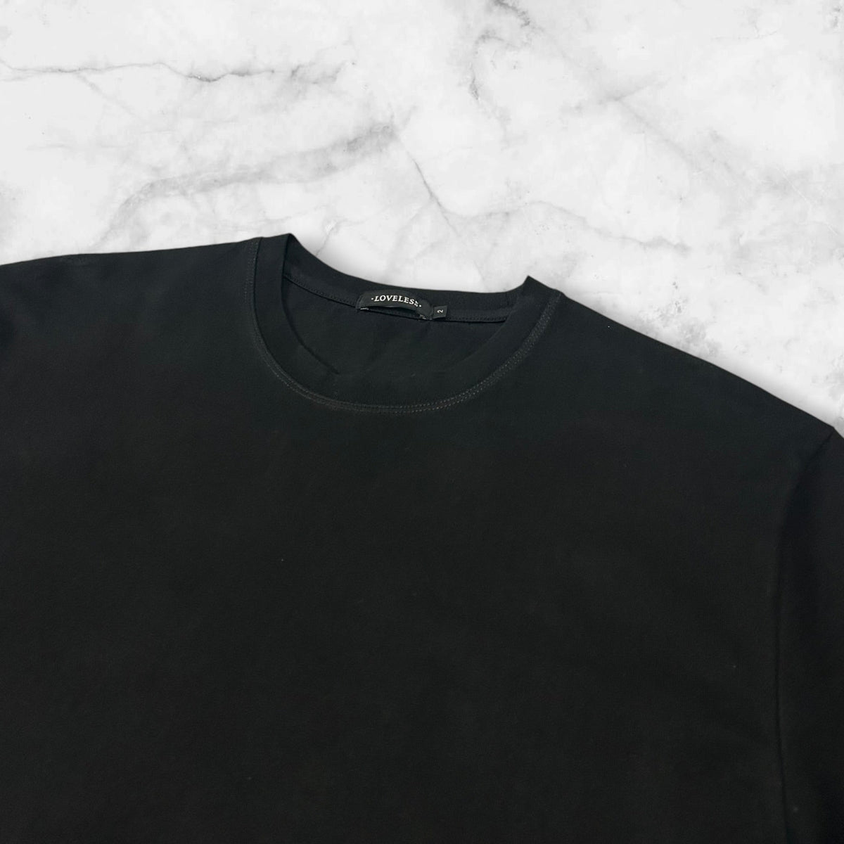 LOVELESS
DESIGN T-SHIRT