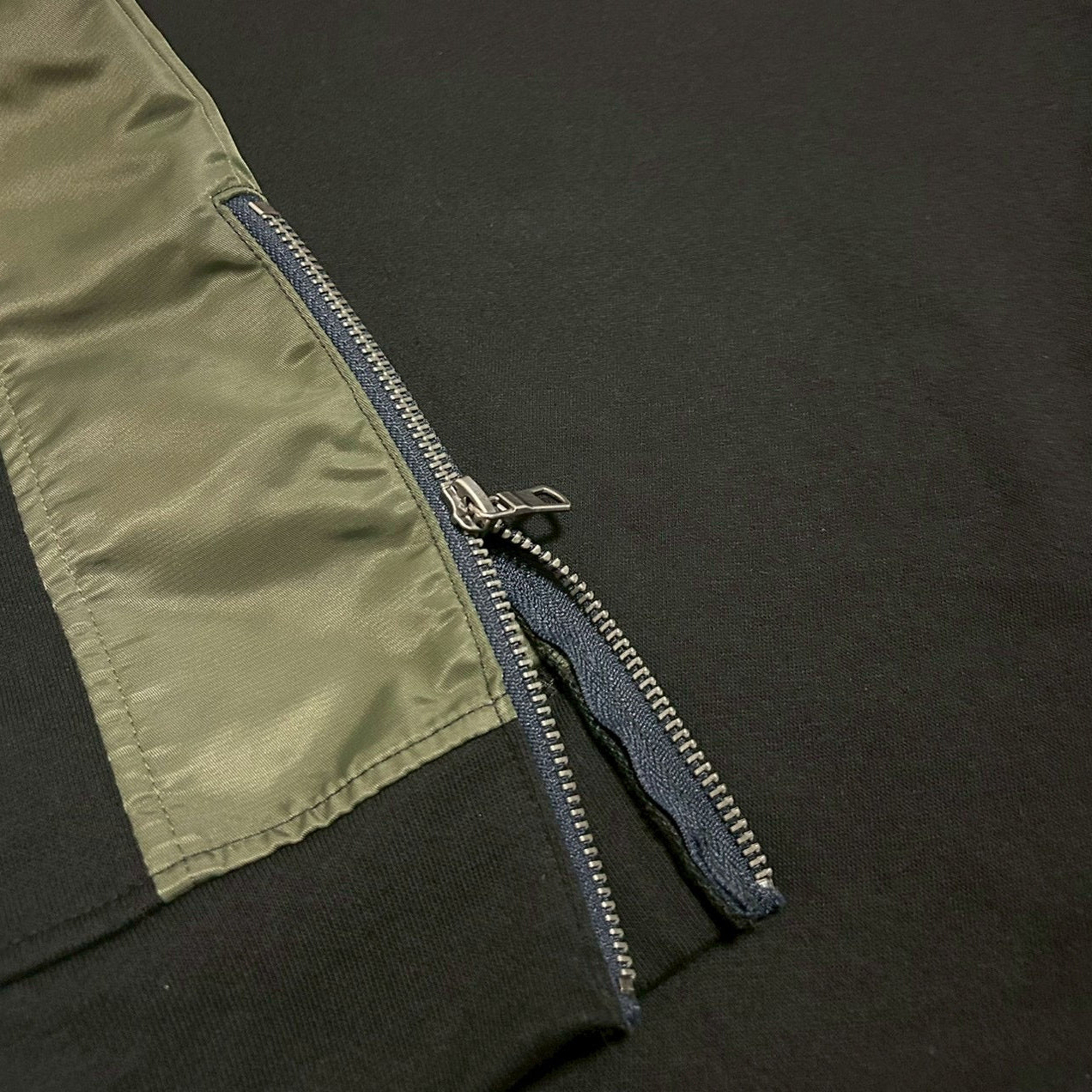 MMMMM MILITARY PANEL HOODIE WITH ZIP POCKET