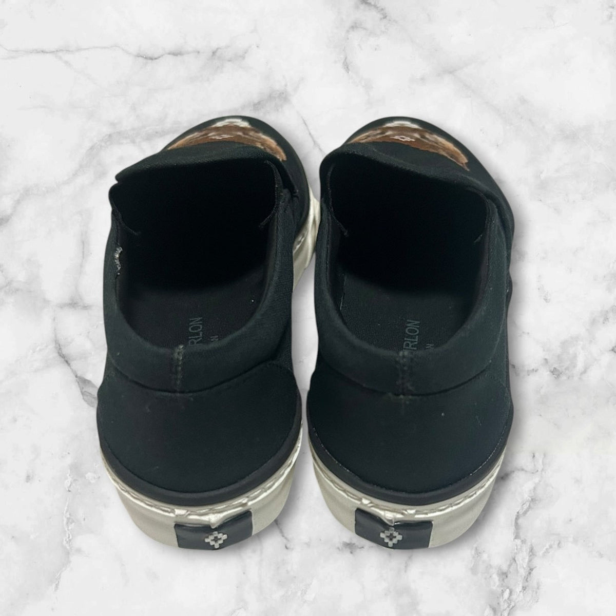 MARCELO BURLON
ANIMAL MOTIF SLIP ON BLACK