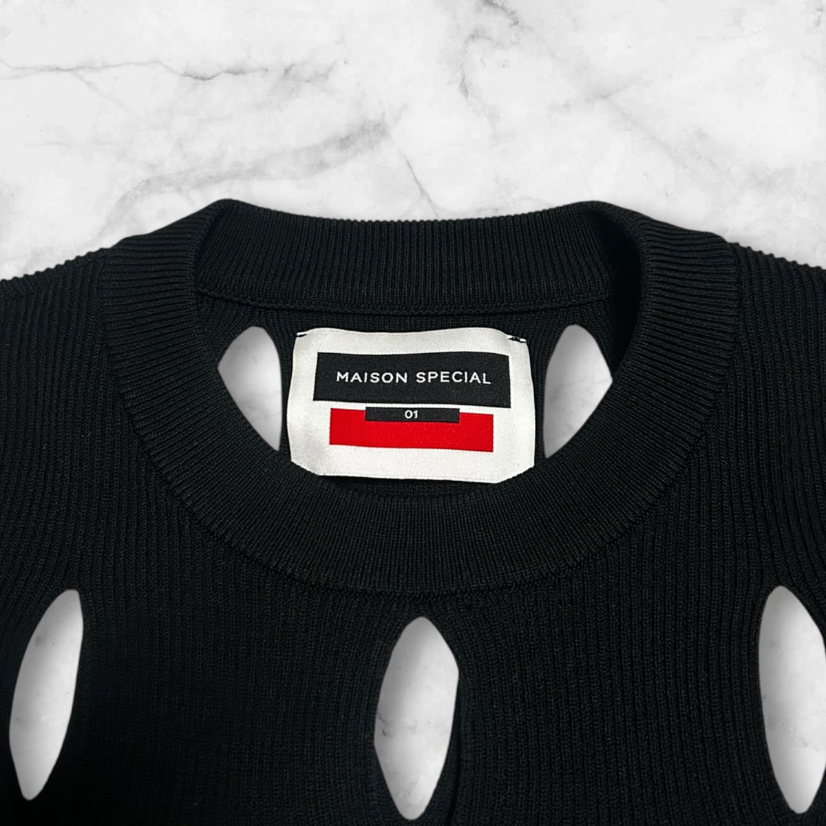 MAISON SPECIAL 
OVAL CUTOUT KNIT T-SHIRT BLACK