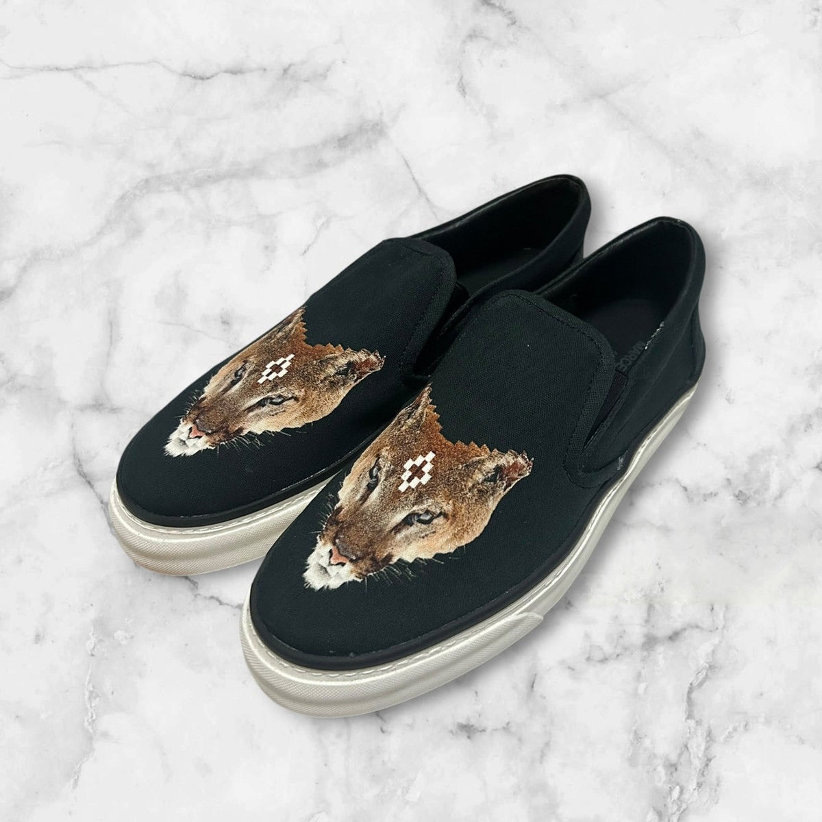 MARCELO BURLON
ANIMAL MOTIF SLIP ON BLACK