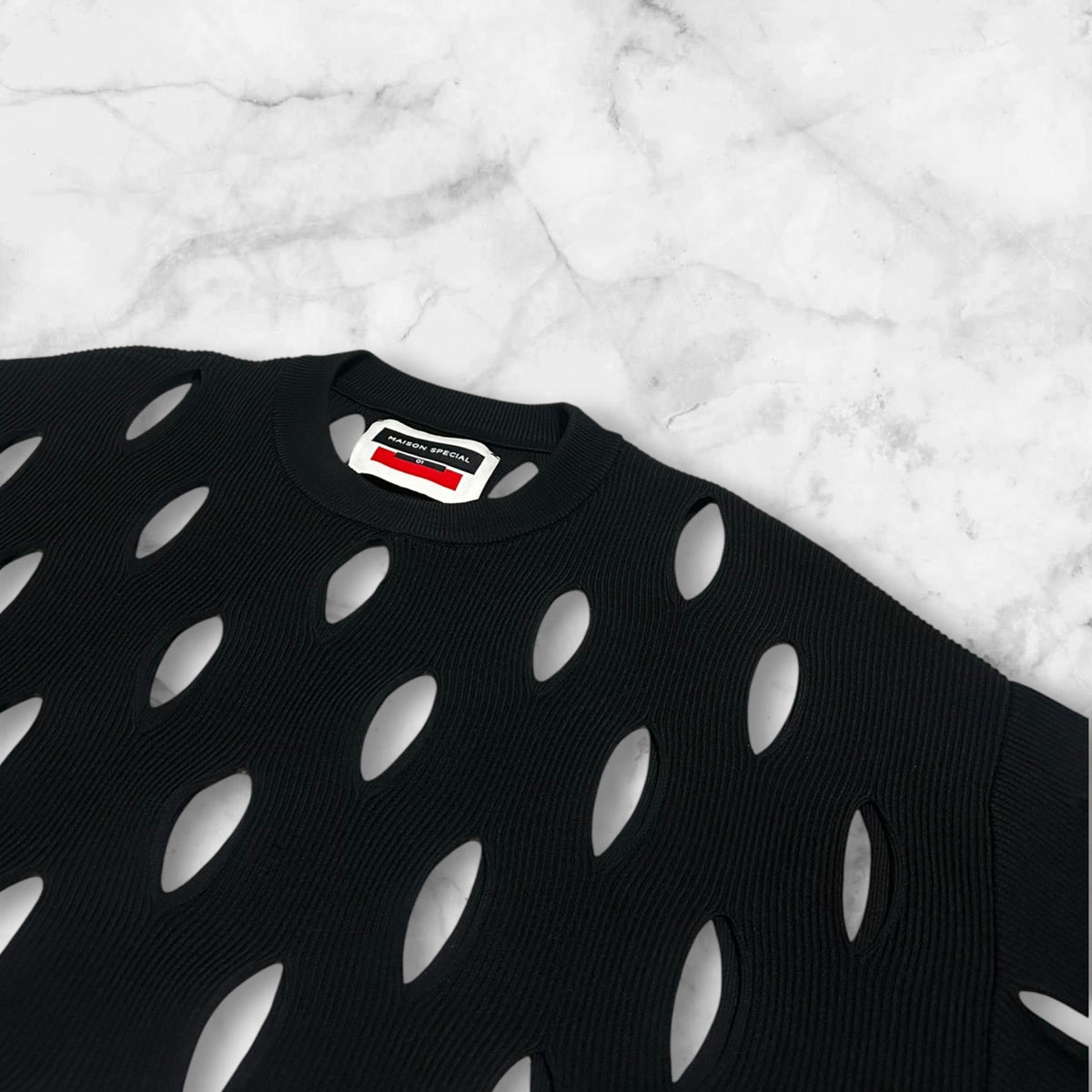 MAISON SPECIAL 
OVAL CUTOUT KNIT T-SHIRT BLACK