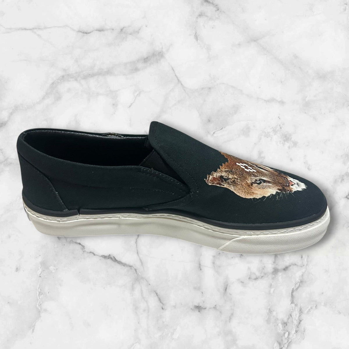 MARCELO BURLON
ANIMAL MOTIF SLIP ON BLACK