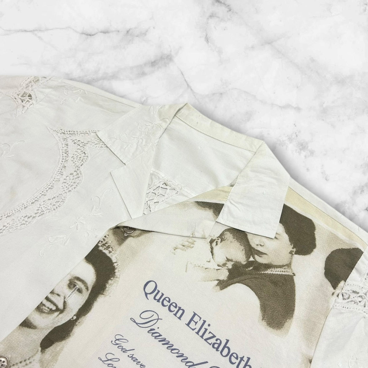 NO BRAND
QUEEN ELIZABETH CAMP COLLAR SHIRT WHITE