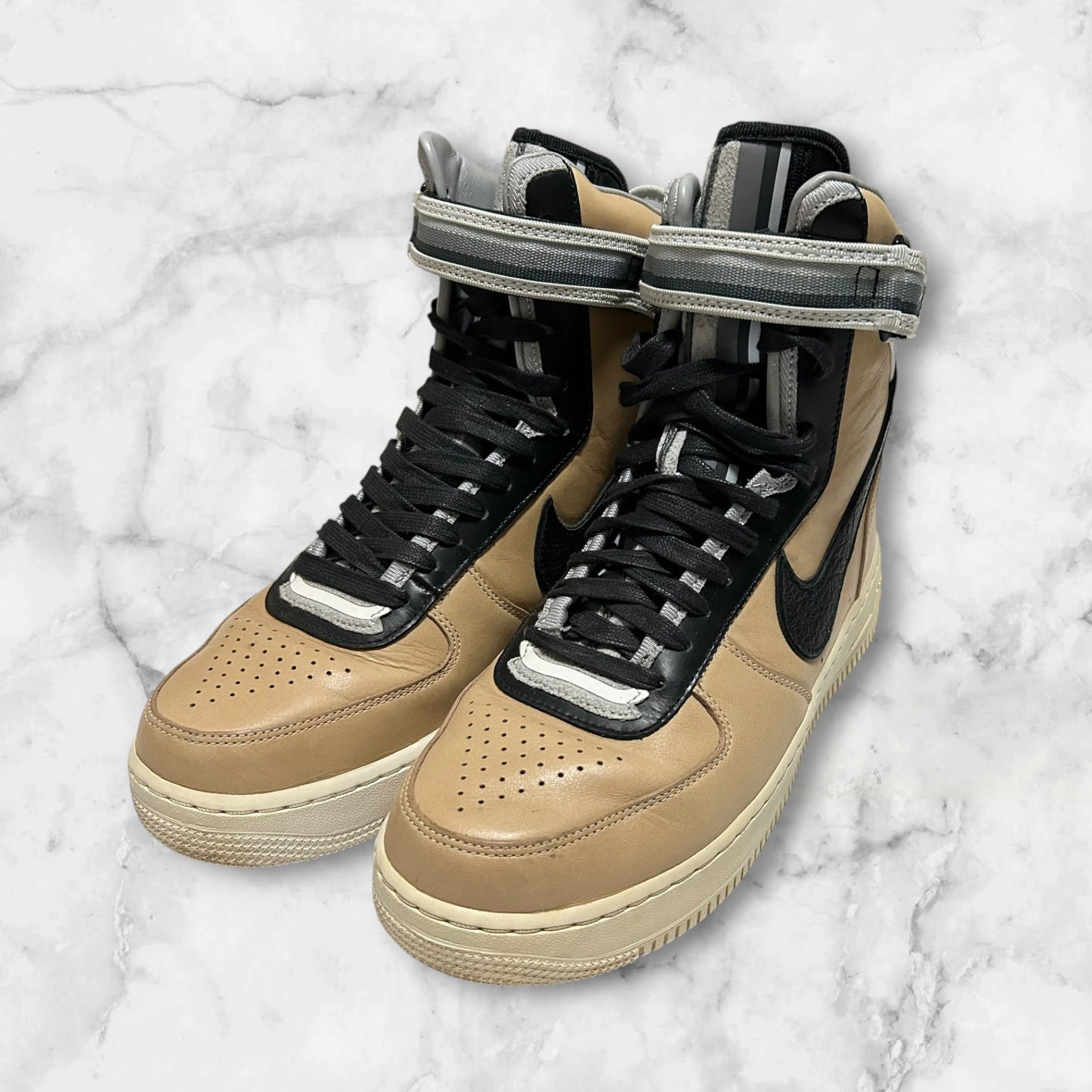 NIKE x RICCARDO TISCI
AIR FORCE 1 HIGH BEIGE