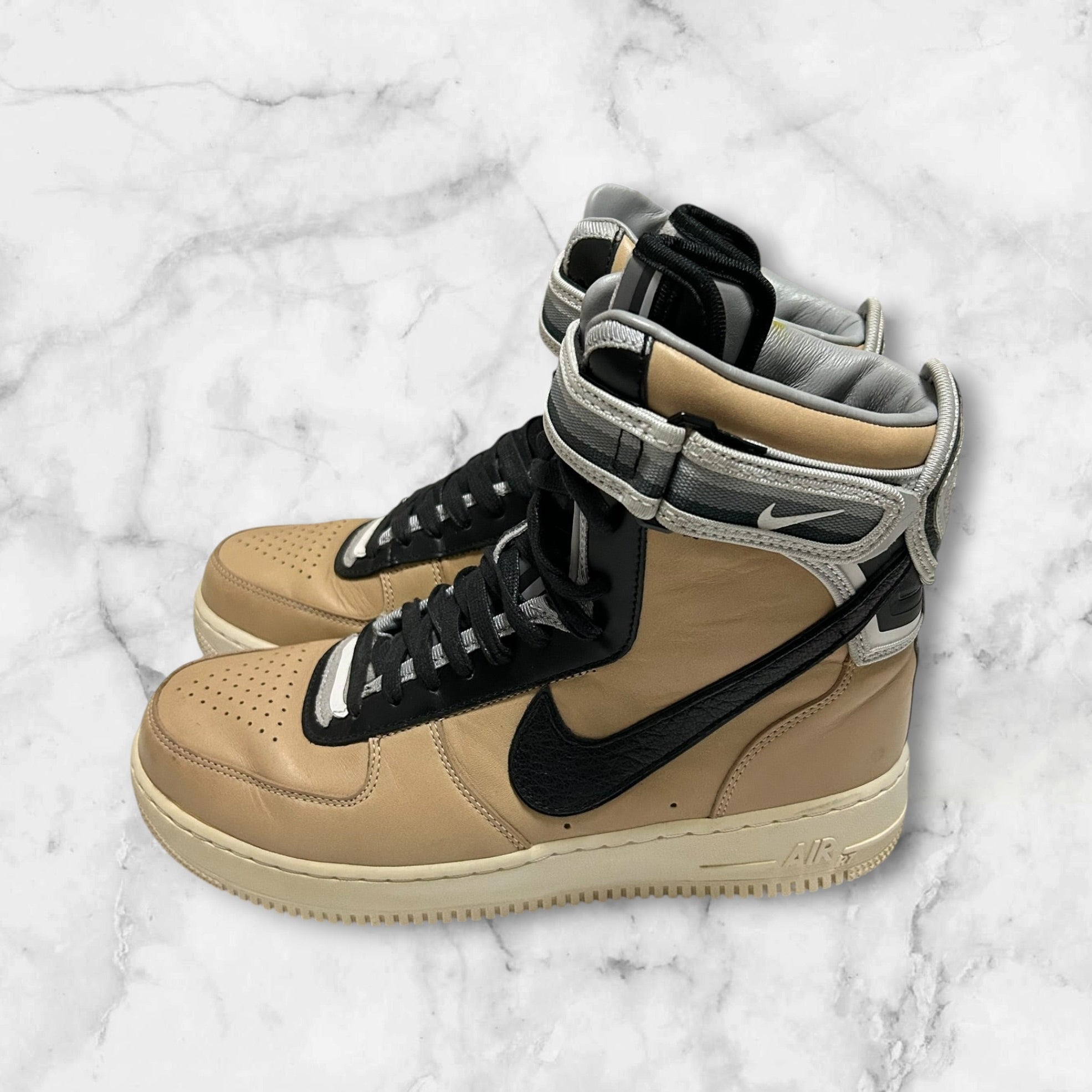 NIKE x RICCARDO TISCI
AIR FORCE 1 HIGH BEIGE