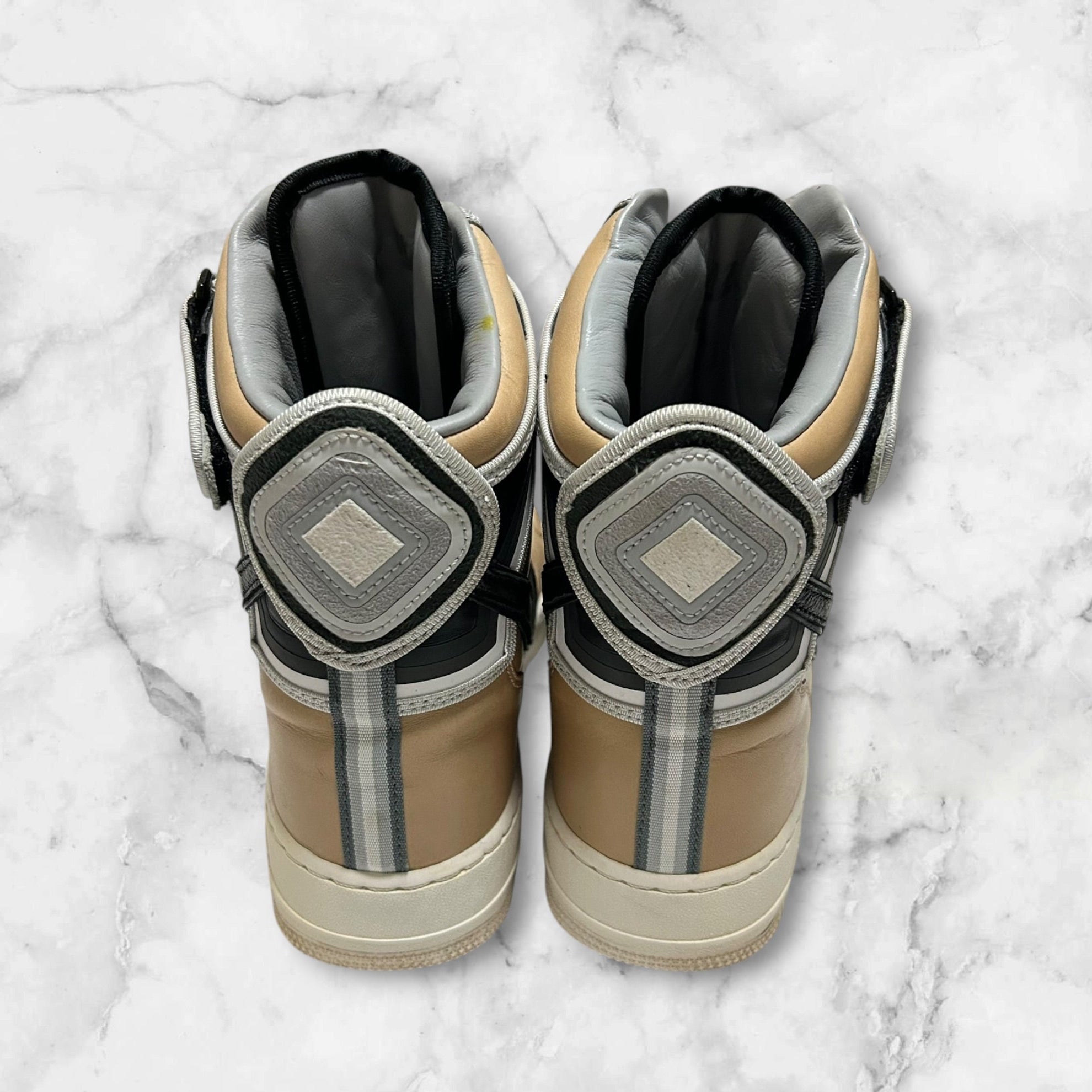 NIKE x RICCARDO TISCI
AIR FORCE 1 HIGH BEIGE